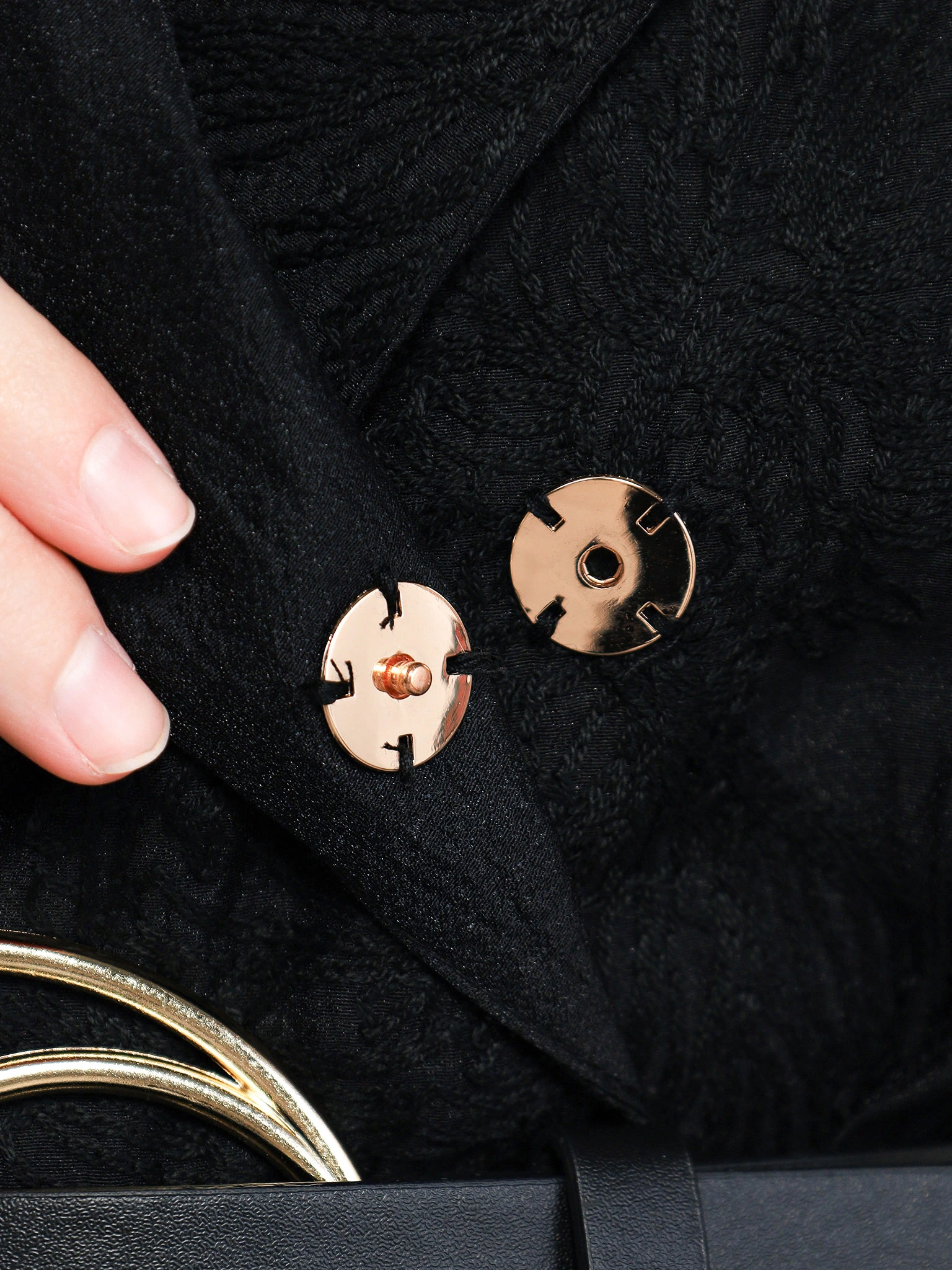 Блуза черного цвета прямого кроя с узорами